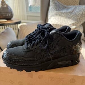 Nike Air Max Black Croc-Embossed Sneakers sz 8